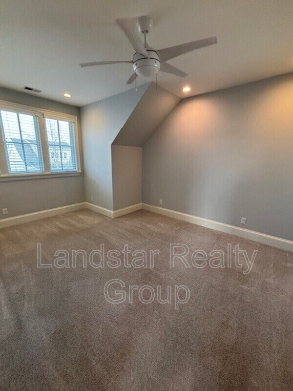 Building Photo - 6411 Moonseed St