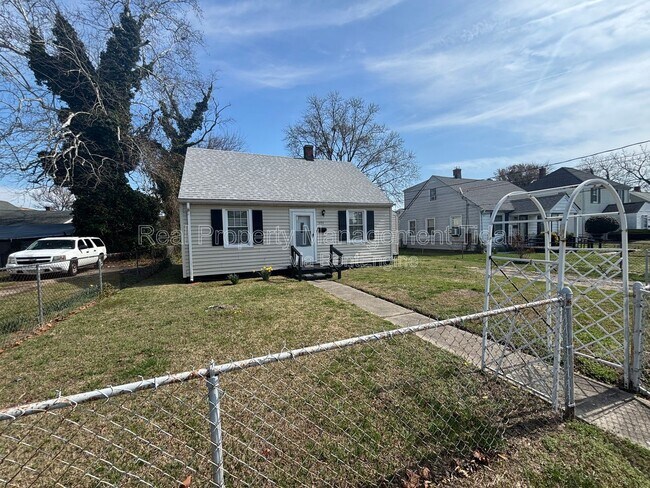 Building Photo - 1624 Rolfe Pl