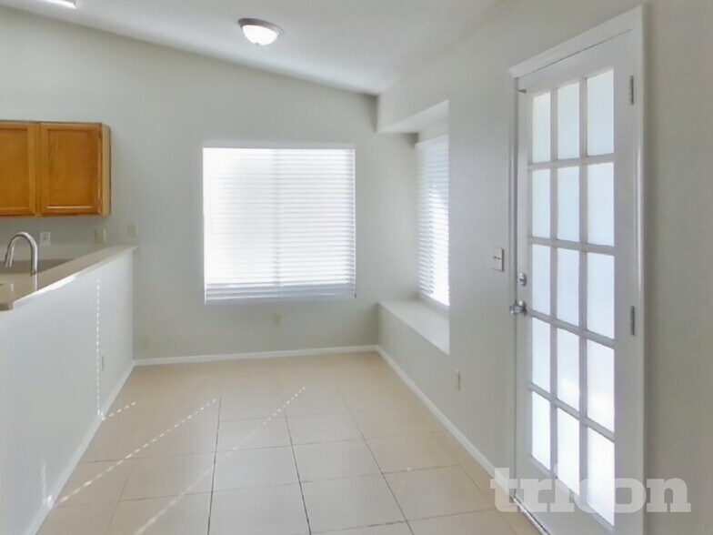 Building Photo - 6219 W North Ln