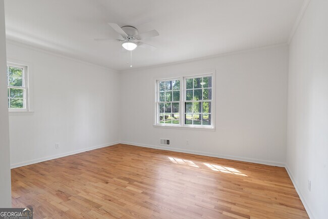 Building Photo - 223 Brookwood Dr