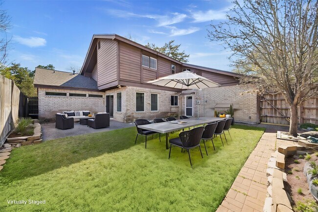 Building Photo - 15754 Walkwood Dr