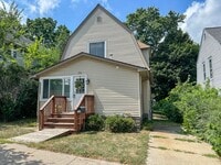 Building Photo - 135 Houseman Ave NE