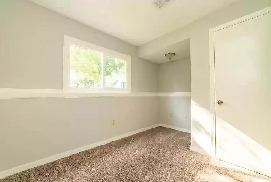 Bedroom 4 - 10200 Fraizer St NE