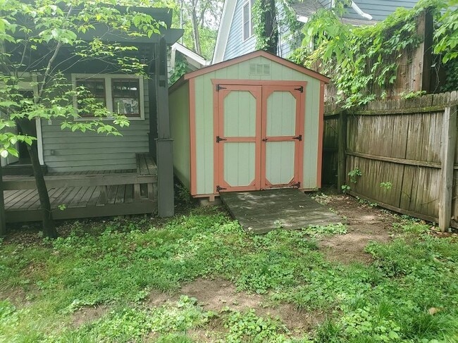 Building Photo - Check out this beautiful 3BR/2BA bungalow ...