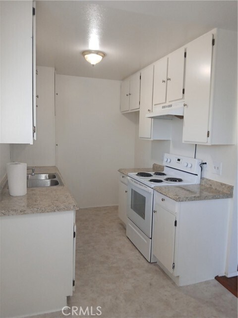 Building Photo - 14551 Vose St