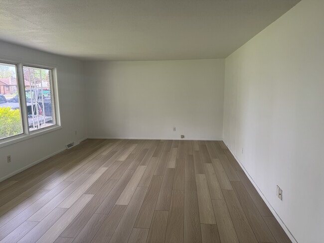 Building Photo - 4054 Buesching Dr