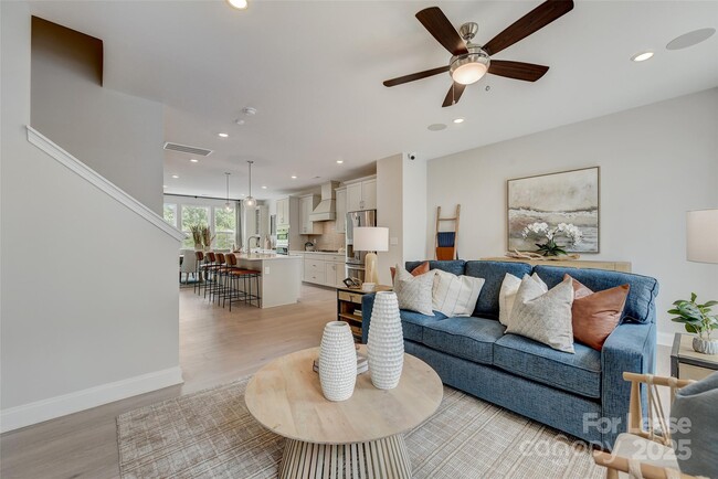 Building Photo - 411 Jetton St