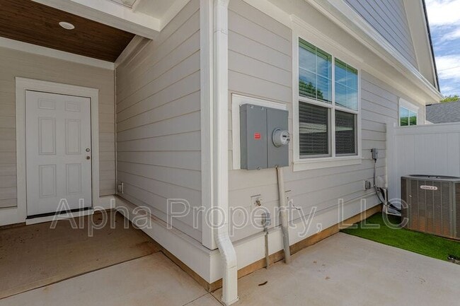 Building Photo - 14 Alderly Way