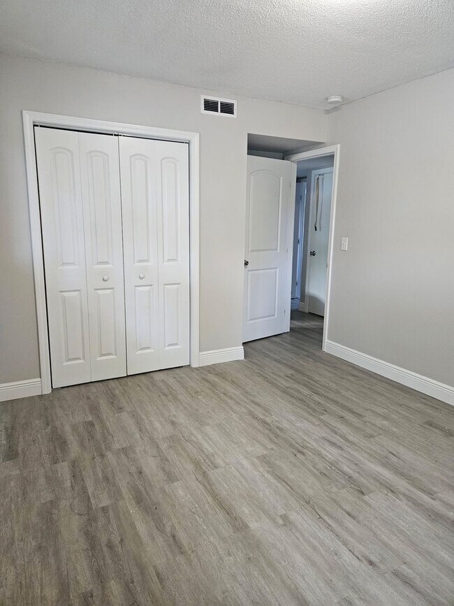Building Photo - Lots of updates!