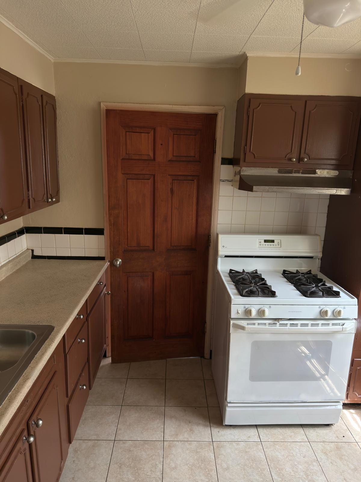 Building Photo - 7046 Manette Dr