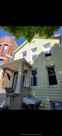 Building Photo - 2851 S Emerald Ave
