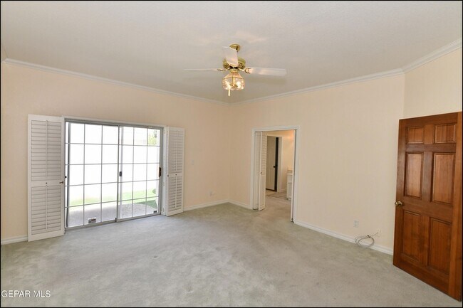 Building Photo - 1004 Los Jardines Cir