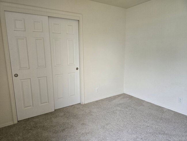 Building Photo - For Rent: 3 Bed, 2 Bath Home in Magic Vall...