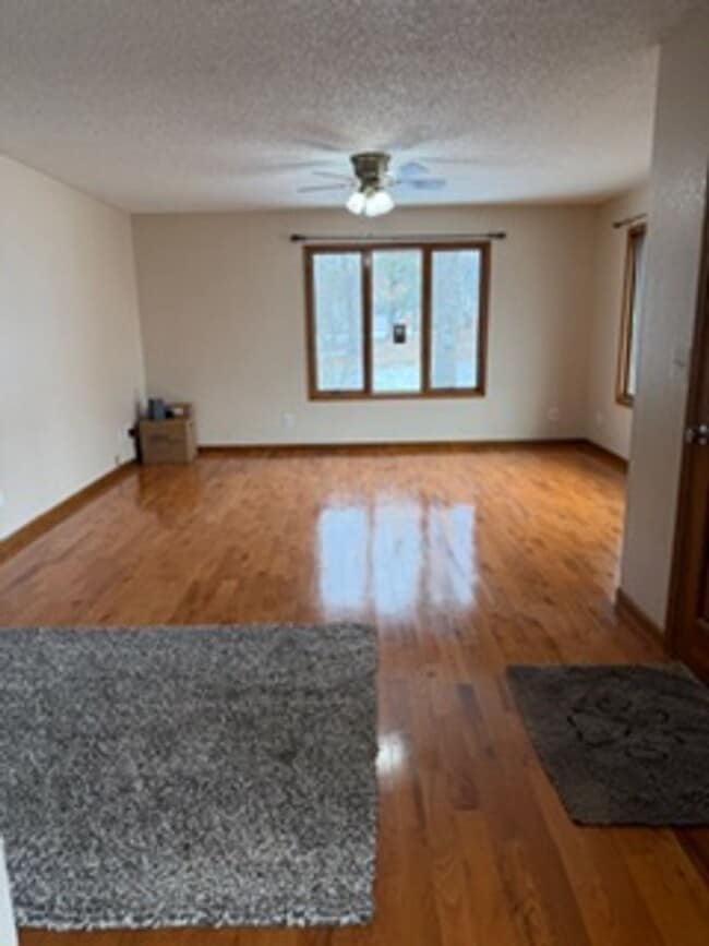 Building Photo - Beautiful county setting