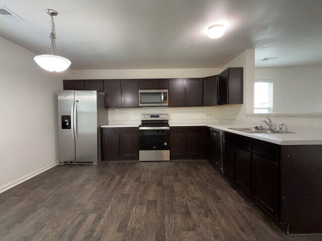 Building Photo - 114 Rockingham Way