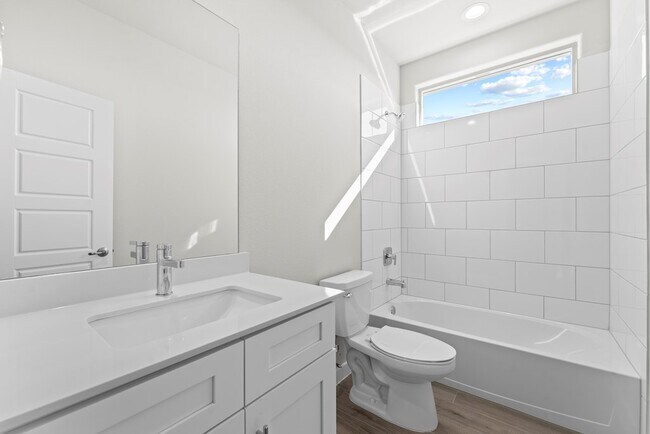 Building Photo - 2106 Somerset Dr