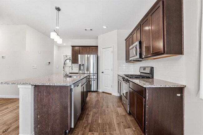 Building Photo - 909 Vogel Dr