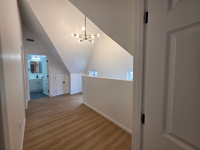 Building Photo - Fully Updated 4 bedroom 2 bathroom Apartment for rent in the Northside!