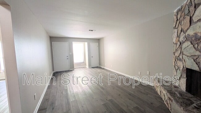 Building Photo - 9565 Sunnehanna Blvd