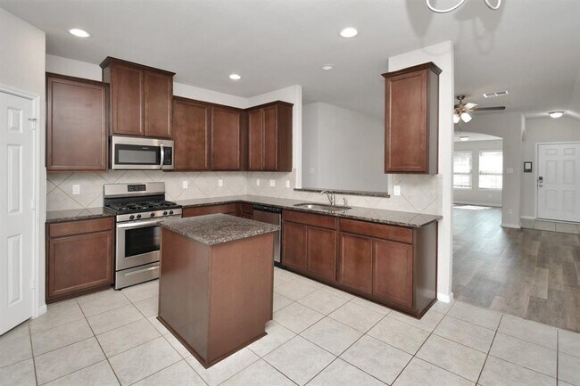 Building Photo - 7230 Victorville Dr