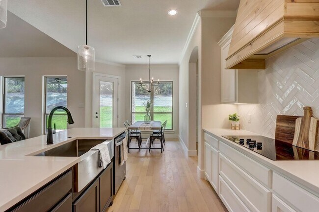 Building Photo - 1007 Meadow Wood Ter