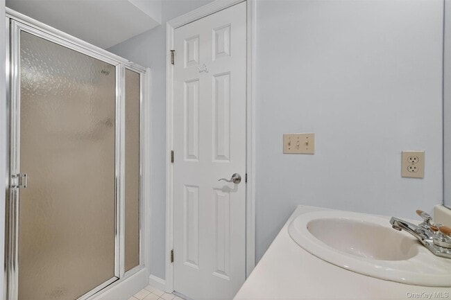 Building Photo - 2003 Regent Dr