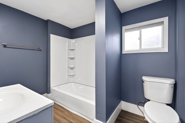 Building Photo - Newly renovated property