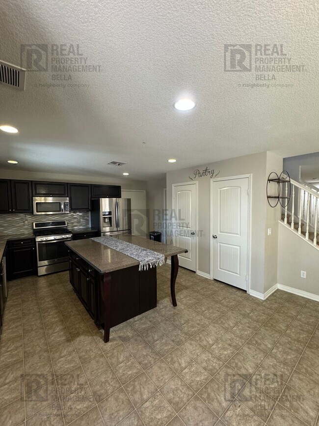 Building Photo - Spacious 4-Bedroom Menifee Home with Downs...