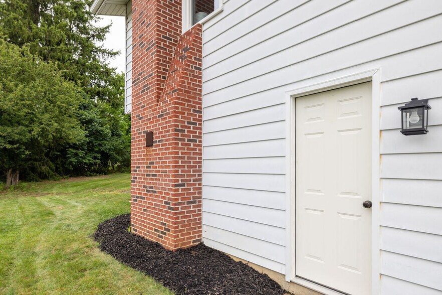 Building Photo - 2445 Olentangy Dr