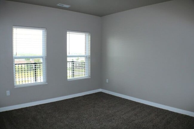 Building Photo - $1,595 | 2 Bedroom, 2 Bathroom Condo | Pet...