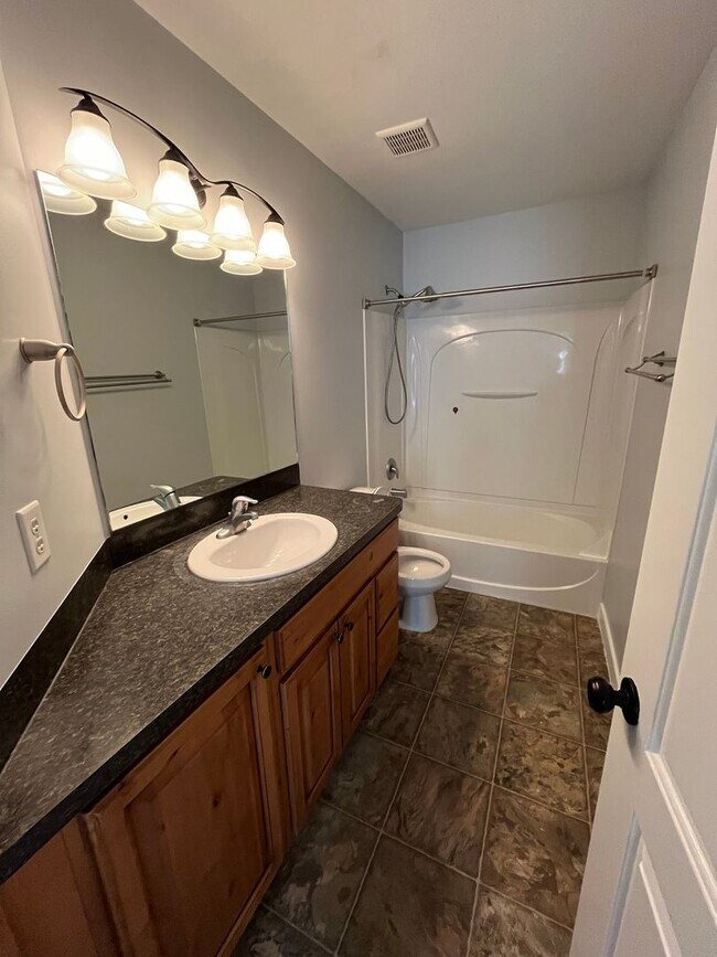 Building Photo - Rent Reduction & HOA Included! Call Today!...