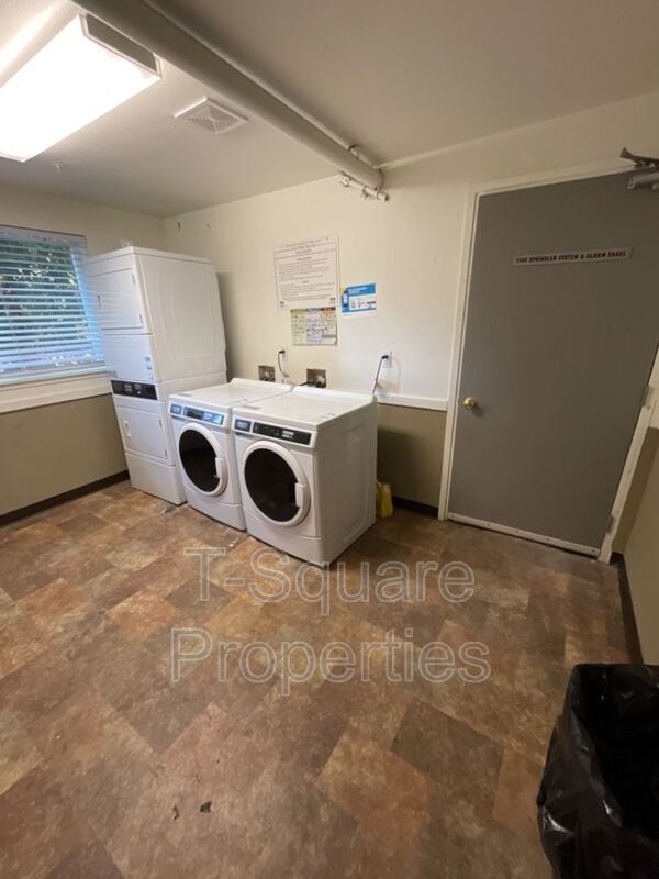 Building Photo - 7041 S 116th Pl