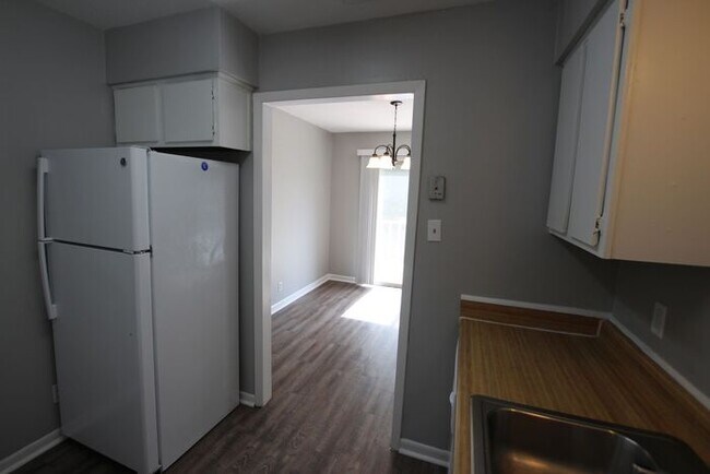 Building Photo - Coming Soon! 2 bed 2 bath Apartment in Sou...