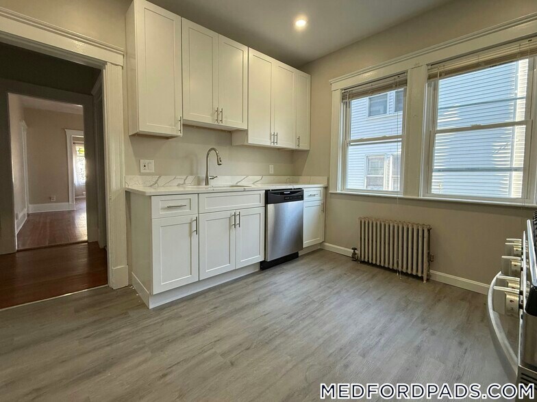 Building Photo - 45 Warner St