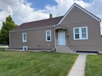 Building Photo - One Bedroom, One-bathroom Apartments Located in Gering!