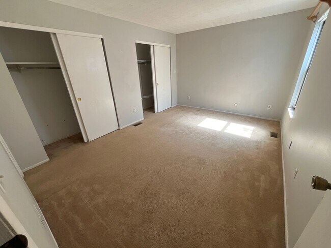 Building Photo - 1290-1292-1292 Gatwick Ct