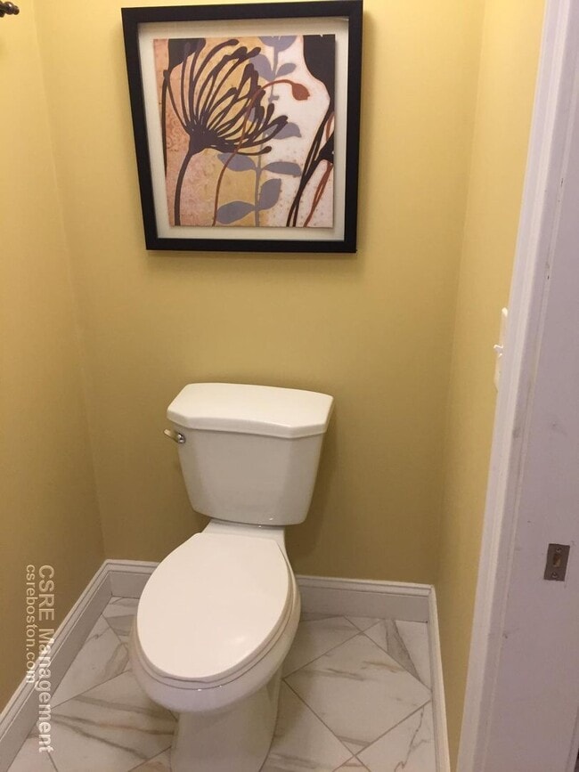 Building Photo - Full Luxury Renovation!  Laundry in Unit! ...