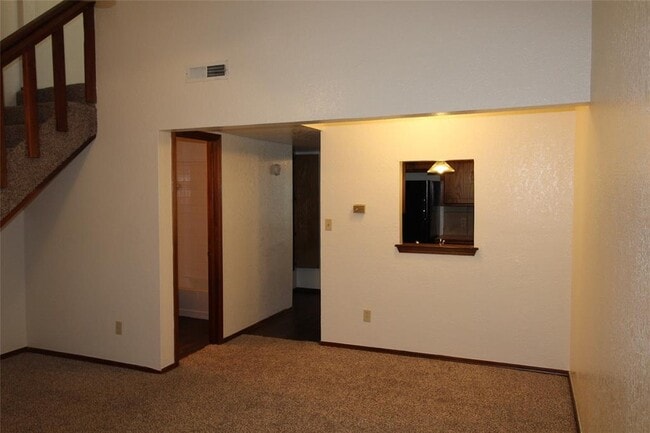 Building Photo - 1901 E Lindsey St