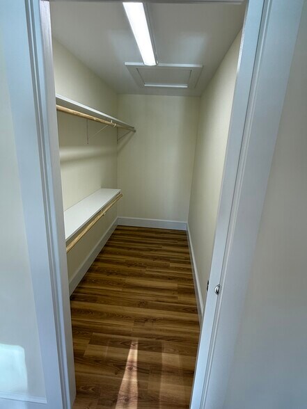 Building Photo - 14 Big Rock Ln