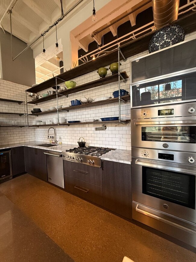 Building Photo - Fully Furnished!! Ready NOW! Sleek & Modern