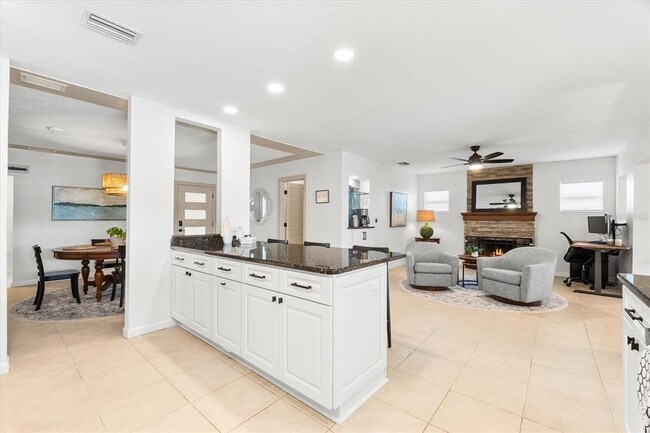 Building Photo - 8848 Sunlit Cove Dr NE