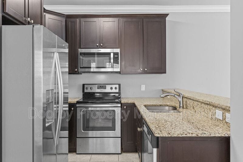 Building Photo - 717 Ladd Ave