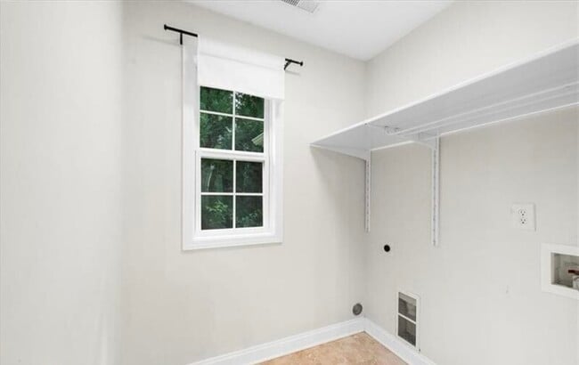 Building Photo - 164 Greenview Dr