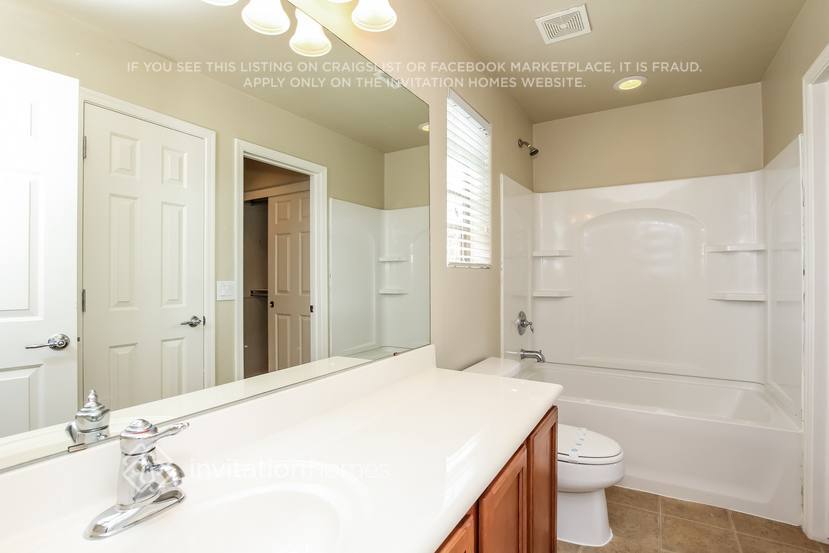 Building Photo - 5753 W Siesta Way