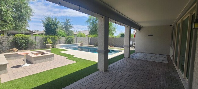 Building Photo - 4 Bedroom 3 Bathroom Upgrade Model Home