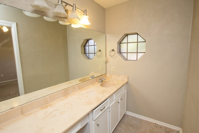 Building Photo - 2946 River Bend Ct