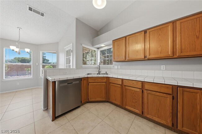 Building Photo - 735 Stonecliff Way