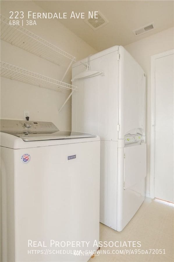 Building Photo - 223 Ferndale Ave NE