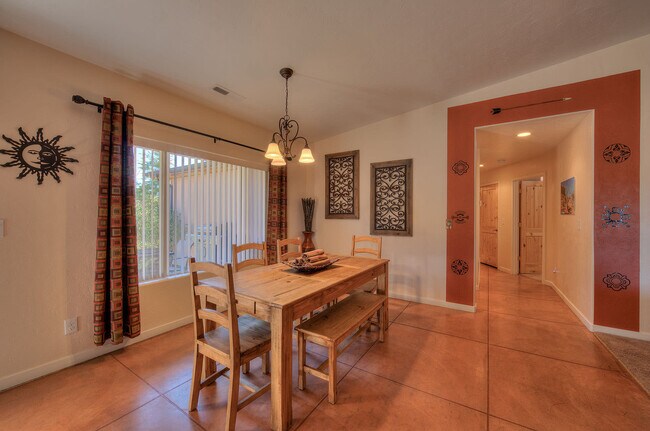 Building Photo - 3366 Oleander Ln
