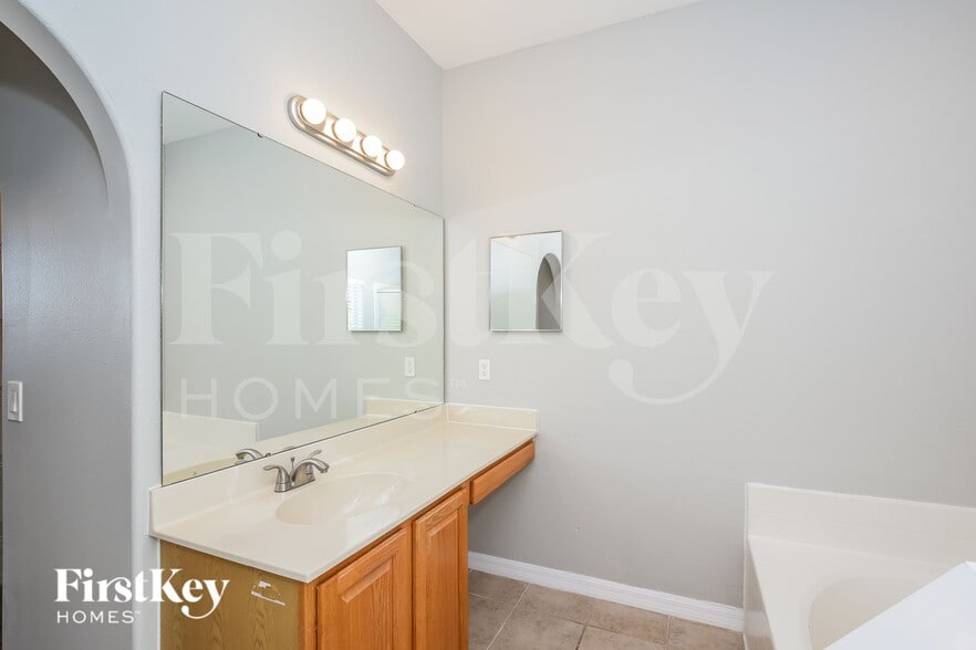 Building Photo - 10663 Fairhaven Way